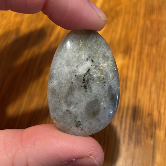 Lola Rose Labradorite Gemstone Stretch Ring - Picture 3 of 5